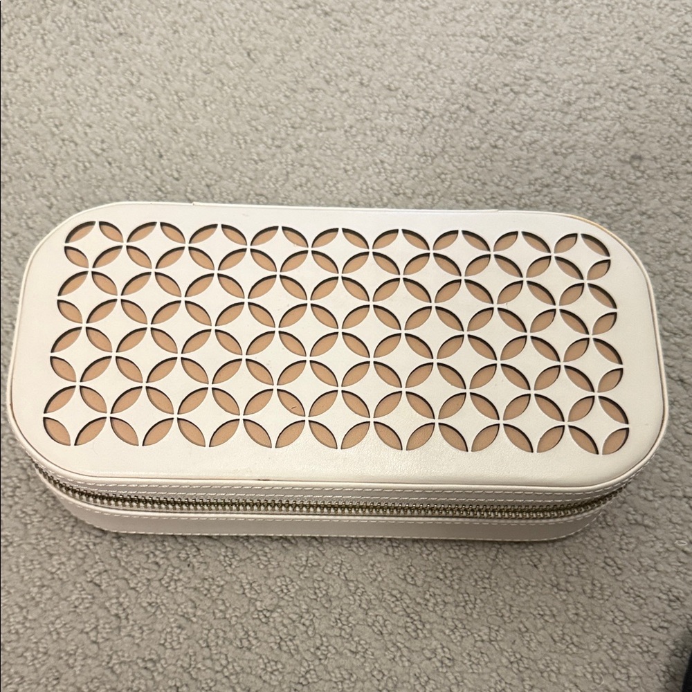 Wolf jewelry travel case